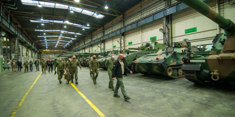 Stalowa Wola: Wizyta w HSW Delegacji Dowództwa Operacyjnego Rodzajów Sił Zbrojnych