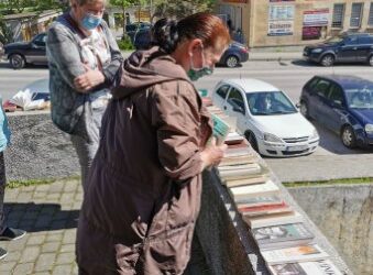 Sandomierz: Książki za darmo na kiermaszu z okazji Tygodnia Bibliotek.