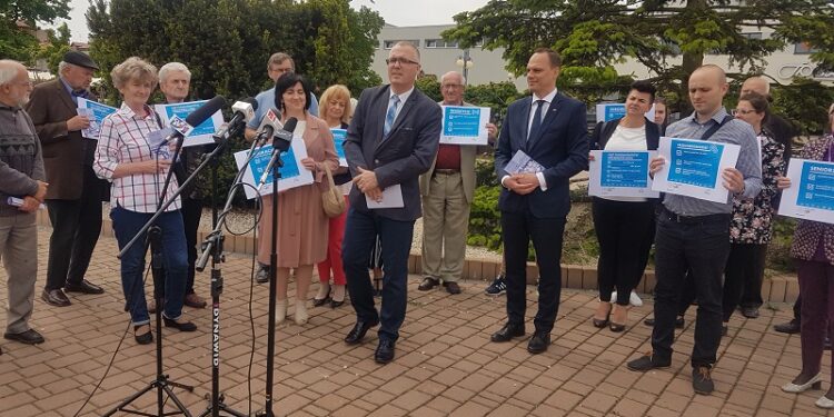 Tarnobrzeg. Wiceminister infrastruktury na Placu Bartosza Głowackiego. O Polskim Ładzie.