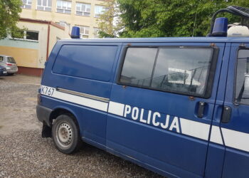 Tarnobrzeg. Policja w dwóch podstawówkach. Ostrzeżenie o ataku chemicznym.