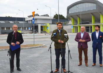 Stalowa Wola: Oddano do użytku po przebudowie parking przy MOSiRze