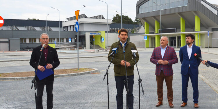 Stalowa Wola: Oddano do użytku po przebudowie parking przy MOSiRze