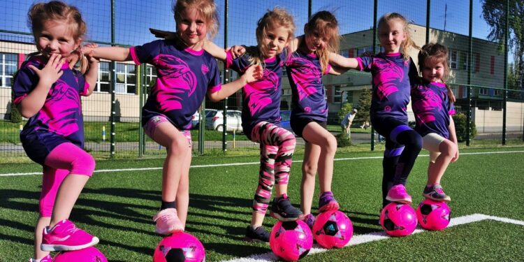 Mielec: Futbol także dla dziewczynek.