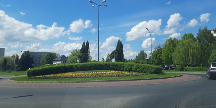 Tarnobrzeg. Rondo imienia księdza prałata Michała Józefczyka.