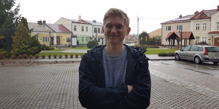 Stefan Ślęzak chce pomagać. Licealista wkrótce wyrusza do Afryki.