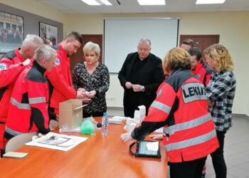 Mielec: Pogotowie  testuje  urządzenia do badania parametrów krytycznych