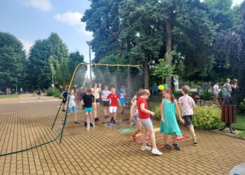 Sandomierz: Kurtyna wodna w szkole.