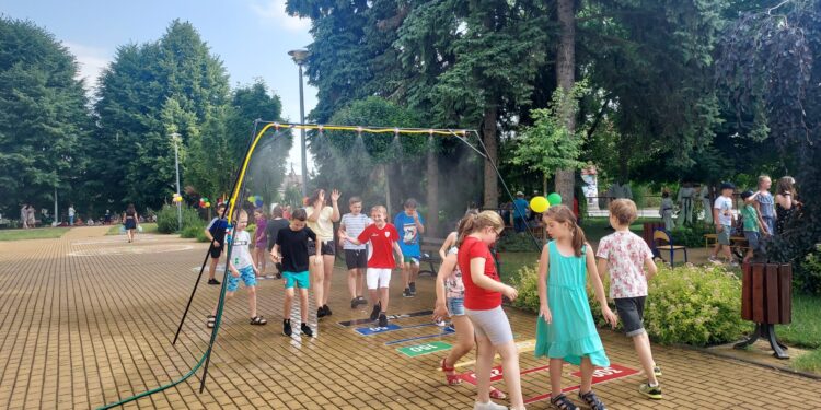 Sandomierz: Kurtyna wodna w szkole.