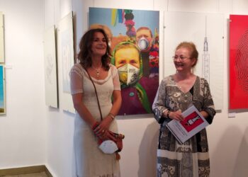 Sandomierz: Plakat i ilustracja z Polskiej Szkoły w galerii BWA.