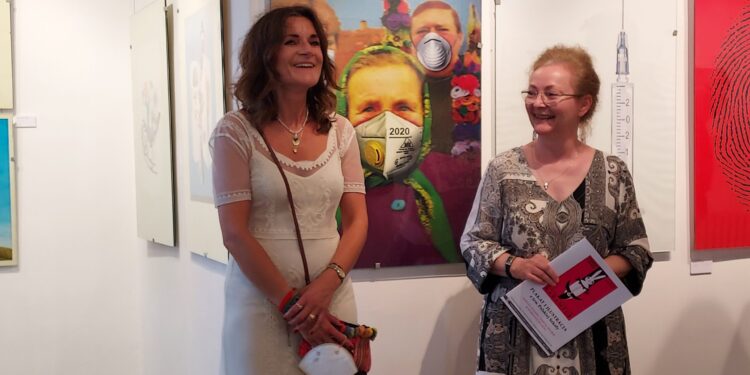 Sandomierz: Plakat i ilustracja z Polskiej Szkoły w galerii BWA.