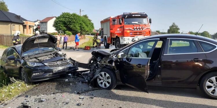 Zabrnie.  Wypadek na drodze powiatowej.