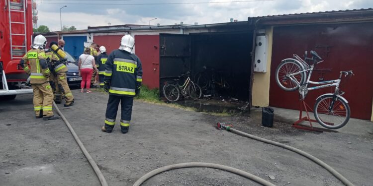Gorzyce. Używał w garażu benzyny ekstrakcyjnej. Jest poparzony.