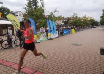 Tarnobrzeg. Po raz 40-ty pobiegli w Biegu Siarkowca