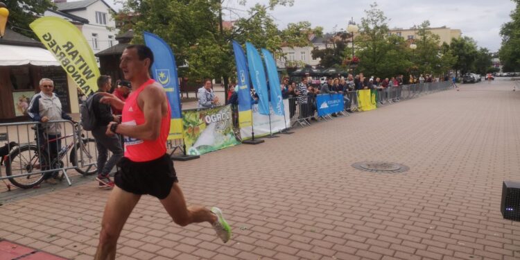 Tarnobrzeg. Po raz 40-ty pobiegli w Biegu Siarkowca