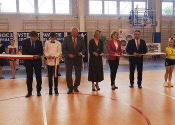 Staszów. Hala sportowa przy dwójce, oficjalnie otwarta