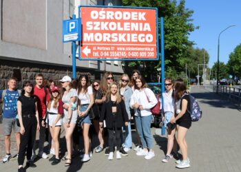 Tarnobrzeg. Uczniowie „Prymasówki” przeszli szkolenie morskie. Kolejnym krokiem są praktyki na promach.
