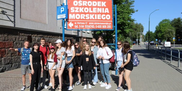 Tarnobrzeg. Uczniowie „Prymasówki” przeszli szkolenie morskie. Kolejnym krokiem są praktyki na promach.