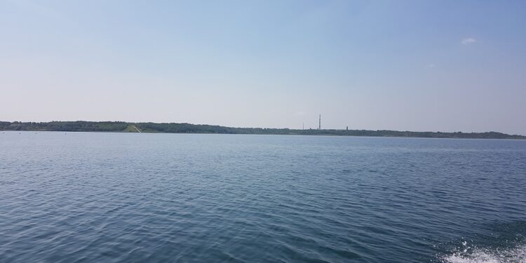 Tarnobrzeg. Trzyletni chłopiec zgubił się nad jeziorem. Rodzice byli pod wpływem alkoholu.