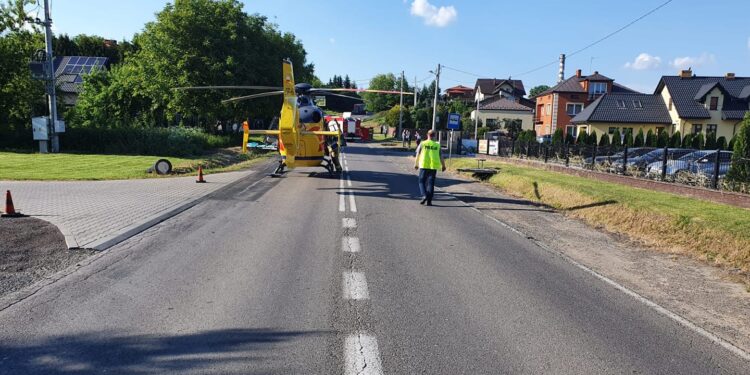 Dwikozy: Wypadek śmiertelny, droga całkowicie zablokowana.