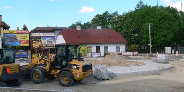 Sandomierz: Trwa budowa ronda na skrzyżowaniu ulic Mickiewicza i Armii Krajowej.