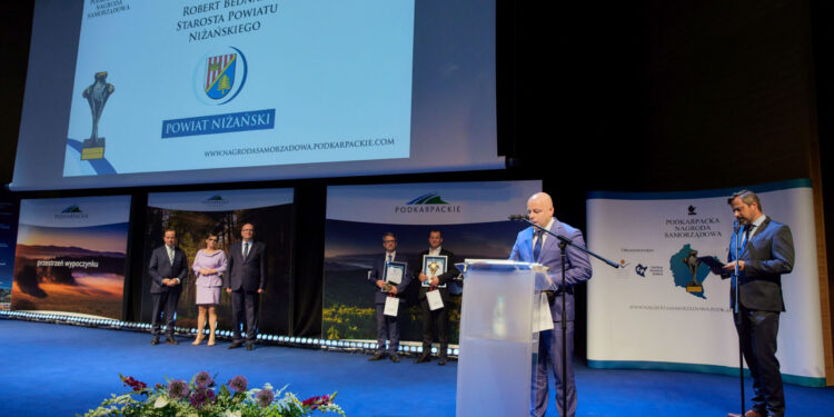 Nisko: Powiat Niżański z Podkarpacką Nagrodą Samorządową