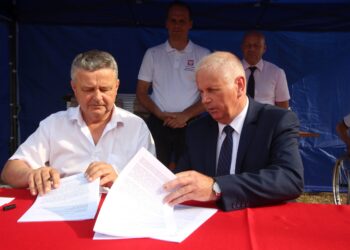 Bieliny: Umowa z wykonawcą remontu zespołu dworsko-parkowego podpisana