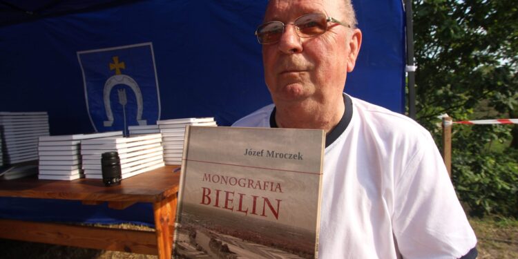Bieliny: Odbyła się promocja Monografii Bielin autorstwa Józefa Mroczka