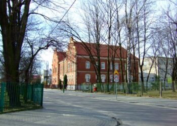 Mielec: Bursa otrzymała wsparcie na remont dachu.