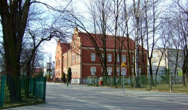 Mielec: Bursa otrzymała wsparcie na remont dachu.