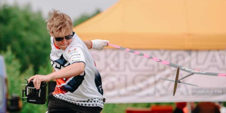 Mielec: Mateusz Czerkies  mistrzem konkurencji F3K!