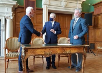 Tarnobrzeg. Minister kultury w Zamku Dzikowskim.