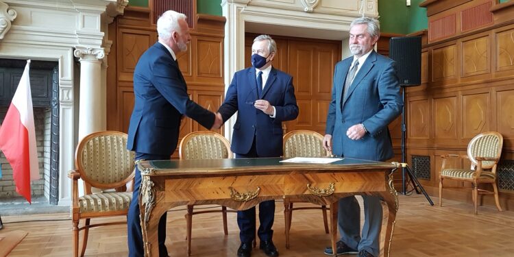 Tarnobrzeg. Minister kultury w Zamku Dzikowskim.