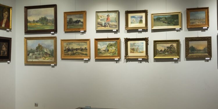 Tarnobrzeg. Wystawa prac tarnobrzeskiego malarza Ryszarda Mrozowskiego.