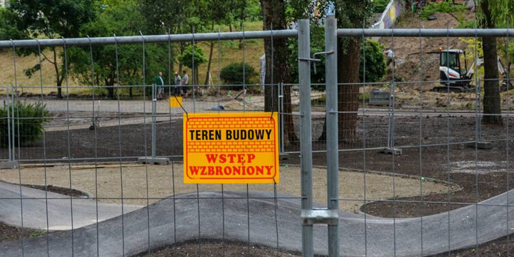 Stalowa Wola: Wypadek na budowanym torze pumptrackowym