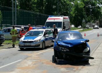 Tarnobrzeg. Zderzenie aut na Targowej.