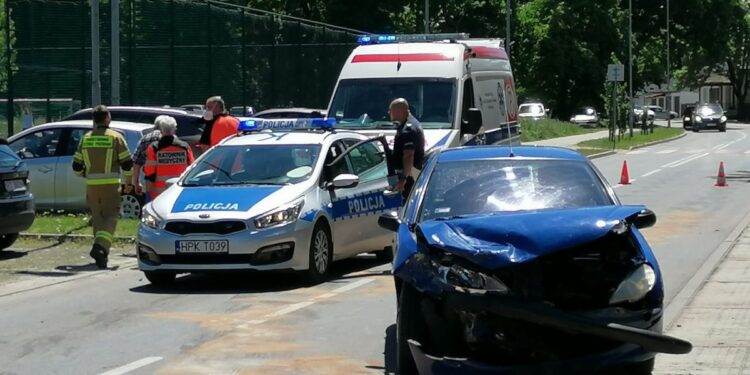 Tarnobrzeg. Zderzenie aut na Targowej.