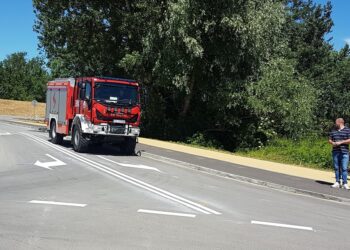 Tarnobrzeg. Strażacy PSP z trzech podkarpackich komend działają nad Jeziorem Tarnobrzeskim.