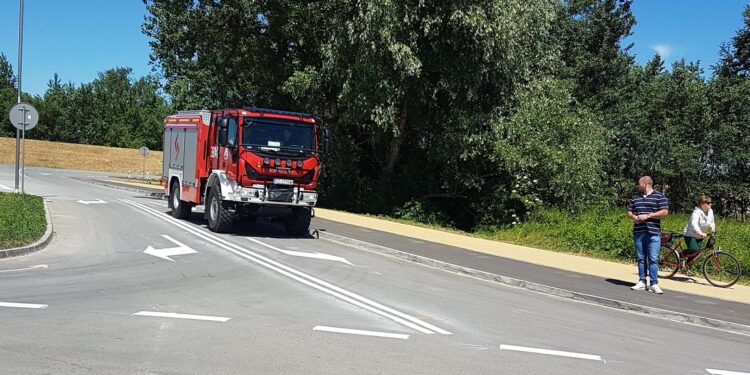 Tarnobrzeg. Strażacy PSP z trzech podkarpackich komend działają nad Jeziorem Tarnobrzeskim.