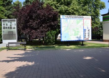 Tarnobrzeg. Zamontowano nowe tablice z planem miasta.