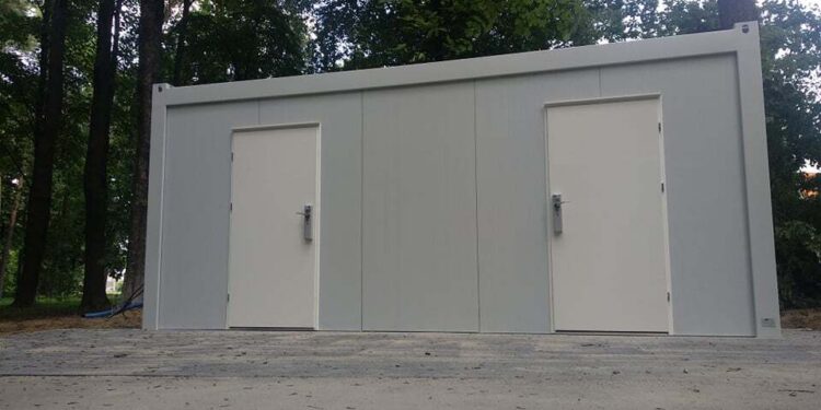 Dębica: Do wyposażenia Parku Miejskiego dołączył obiekt sanitarny.