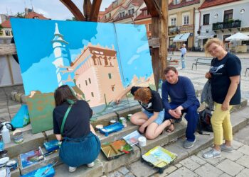 Sandomierz: Plastyczny projekt w centrum miasta.