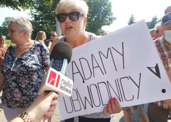 Klimontów: Blokada drogi. Mieszkańcy walczą o obwodnicę.