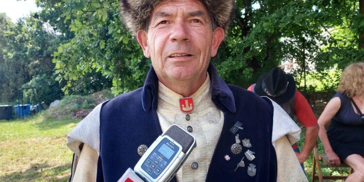 Sandomierz: Retman Mieczysław Łabęcki z Ulanowa Kawalerem Orderu Rzeki Wisły.