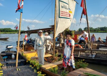 Sandomierz: Chrzest łodzi po sandomiersku.