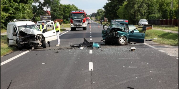 Nowa Dęba. Zarzuty dla mężczyzny, który doprowadził do wypadku w Nowej Dębie. Był pijany.