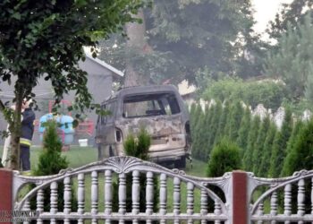 Orliska: W pożarze budynku gospodarczego spłonął samochód i ciągnik