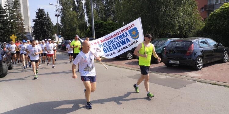 Tarnobrzeg. Po raz XXV biegną na Jasną Górę