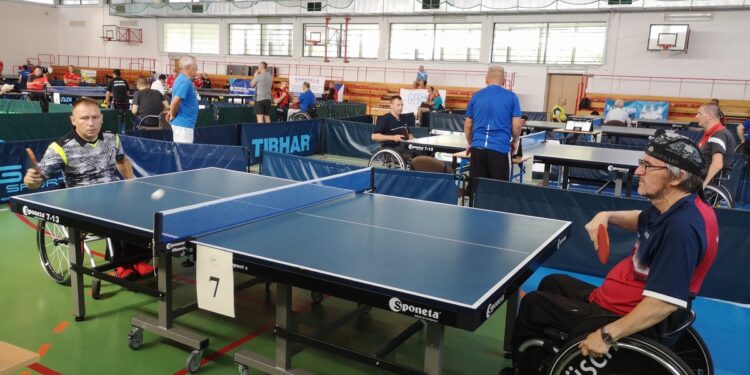 Tarnobrzeg. Trwa rywalizacja tenisistów stołowych na wózkach