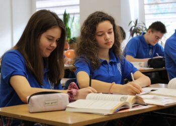 Sandomierz: Ósmoklasiści z „Katolika” z najwyższym wynikiem w powiecie na egzaminie.