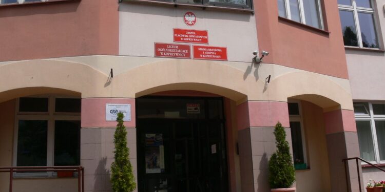 Koprzywnica: Stypendia dla najlepszych uczniów liceum.